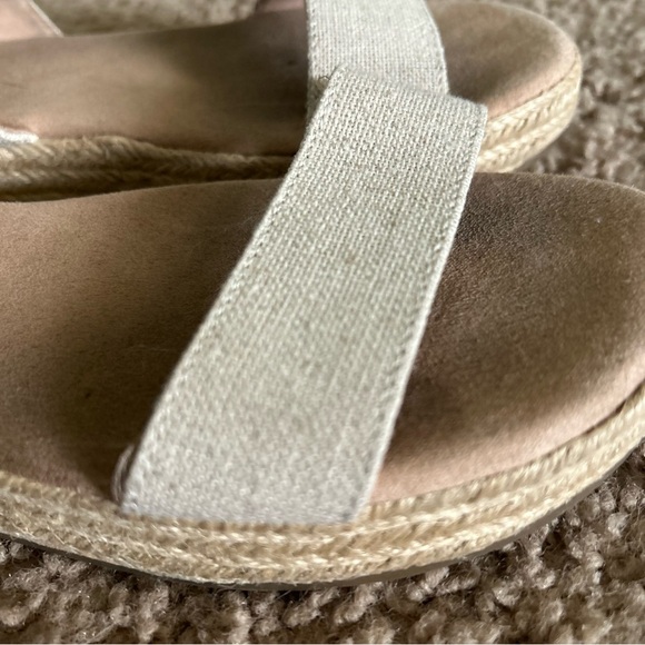Old Navy | Linen Blend Canva Espadrille Sandals - Picture 4 of 8